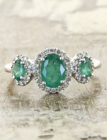 emerald green color engagement ring