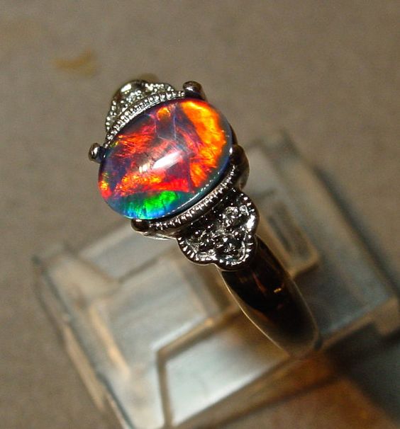 13 Colorful Engagement Ring Ideas | WeddingMix